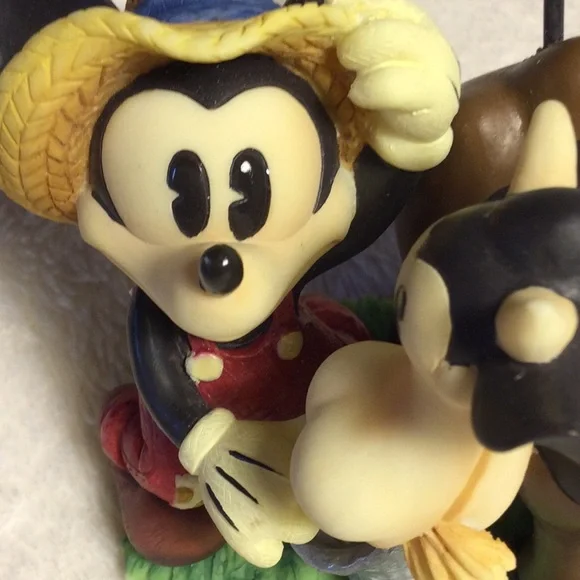 ❤️ Still Available🌟 Disney Mickey Mouse Cow Figurine🌟 - Picture 2 of 10